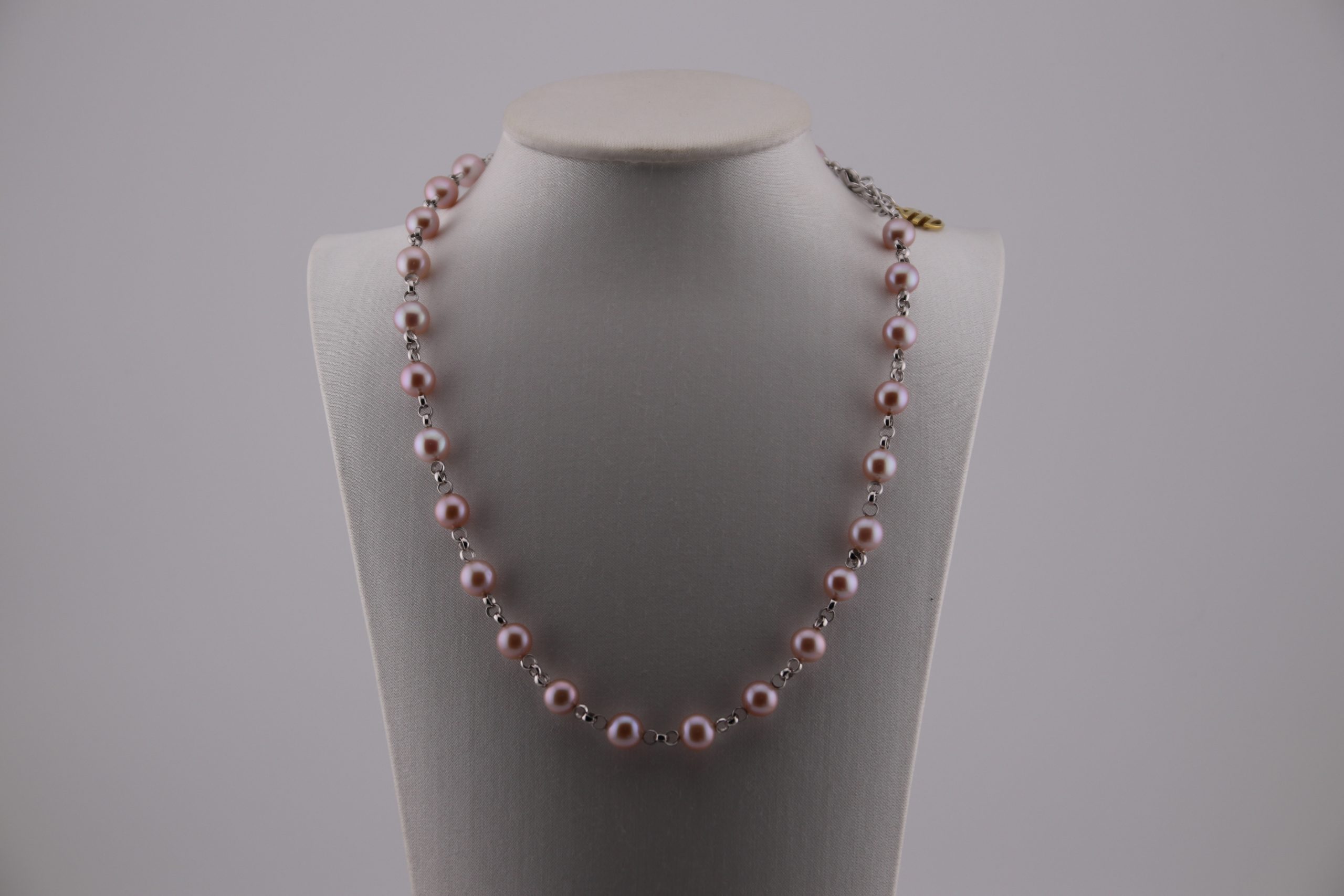 Collana di perle rosa