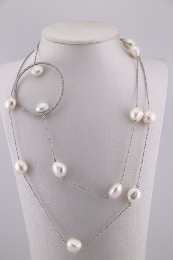Collana di perle con cerchio diamantato