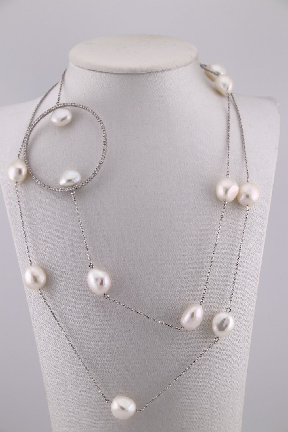 Collana di perle con cerchio diamantato