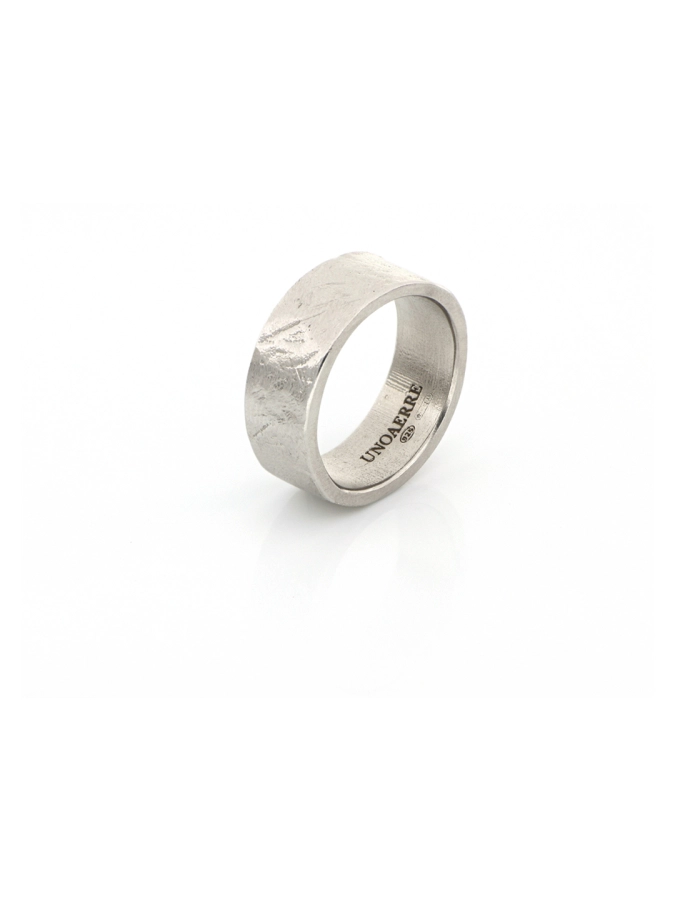 Anello in argento bianco